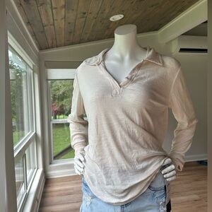 Cream long-sleeved shirt with collar and v-neck